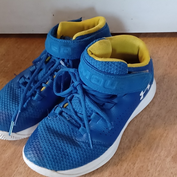 Under Armour shoes youth size 2 - Picture 1 of 5